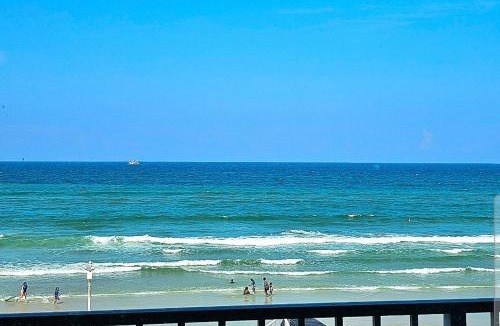 East Daytona Apartment | Direct Oceanfront With Balcony