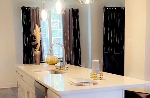 Waldorf House | DMV townhome w/game room