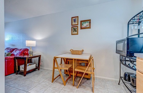 Port Canaveral Condo | Dog‑Friendly Beachside Condo — Short Drive to the Sand, AC & Beach Gear Included! 🌊