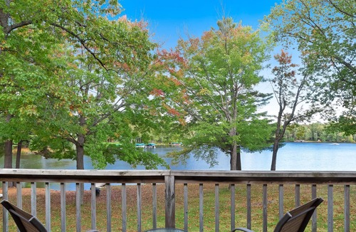 Eagle River Apartment | Dog-friendly studio w/ private deck, lake views & shared tennis/boat docks!