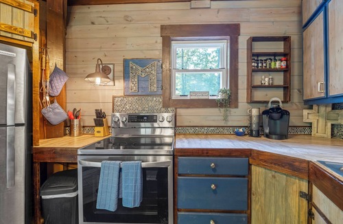 Wiley Cabin | Double Barrel Retreat – Rustic Cabin near Clayton
