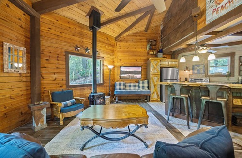 Wiley Cabin | Double Barrel Retreat – Rustic Cabin near Clayton