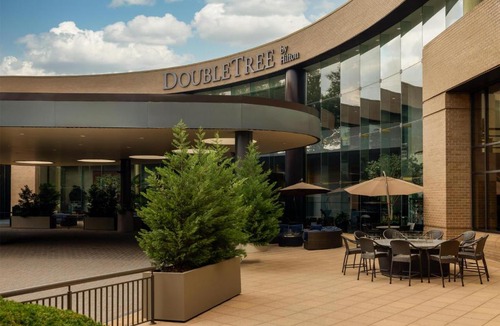 Herndon Hotel | DoubleTree by Hilton Washington Dulles Airport