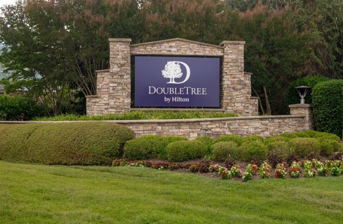Herndon Hotel | DoubleTree by Hilton Washington Dulles Airport