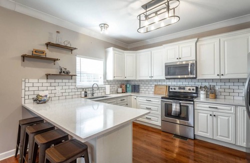 Northside House | Downtown Chatt | Sleeps 17 | Game Room +Huge Deck