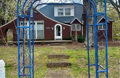 Lewisville Apartment | Downtown Lewisville-Century Old Home-The New Orleans