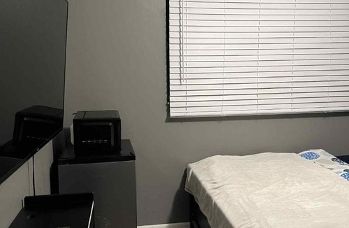 Richmond Heights House | Downtown Private Deluxe Room