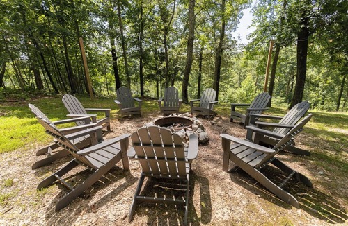 Almo Cottage | Driftwood Retreat | Lakefront Cottage + Screened Hot Tub + Kayaks