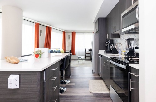 Downtown Apartment | DTSS LuxePad w/PS4 VR + Rooftop Pool + 360 DC Views Lounge + Gym + Streaming TV