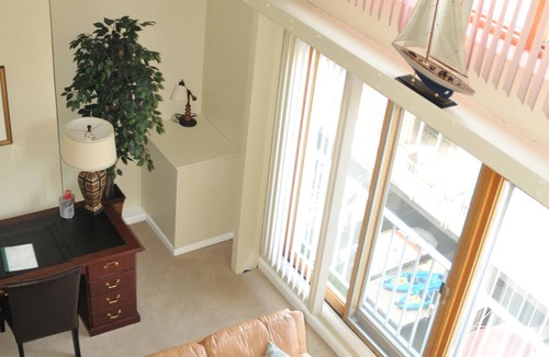 Eastport Condo | Eastport condo is located in a waterfront community with a community pool & picnic/grilling area