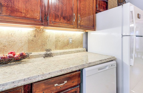 Decatur Apartment | Easy ATL Access: Suburban Home Base w/Patio