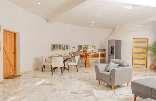 Leona Vicario House | Eco-friendly dome amidst the beautiful jungle, with modern amenities and pool!