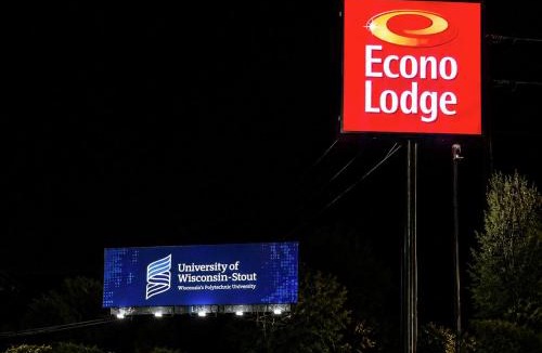 Menomonie Cabin | Econo Lodge Menomonie