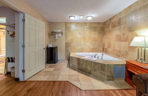 Mount Laurel Hotel | Econo Lodge Mount Laurel - Philadelphia East