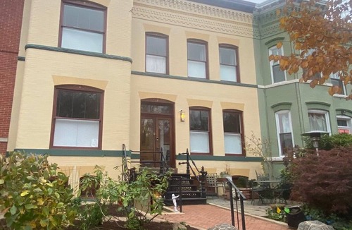 Capitol Hill Apartment | Elegant apt on Capitol Hill with high-end finishes and furnishings