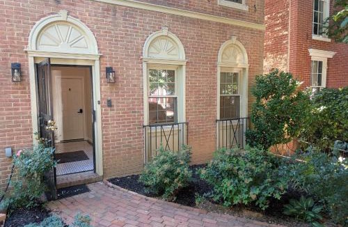 Capitol Hill Apartment | Elegant Capitol Hill 1BR - Walk to Eastern Market & Metro - Free Parking