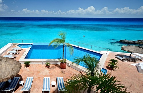 Zona Hotelera Norte Condo | Elegant Oceanfront Condo with Double Master Suites