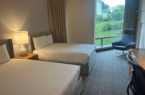 Ossining Hotel | Elegant Stay Near Popular Hudson Valley Attractions | 3 Comfortable Double Rooms