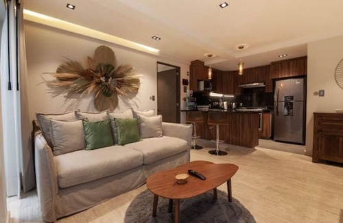 Colonia Cuauhtemoc Apartment | Embrace Today's Elegance: Capullo's Nowness Bathed in Roma Norte Sunlight.n
