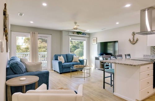 Emerald Isle Apartment | Emerald Isle Condo w/Indoor Pool & Beach Access!
