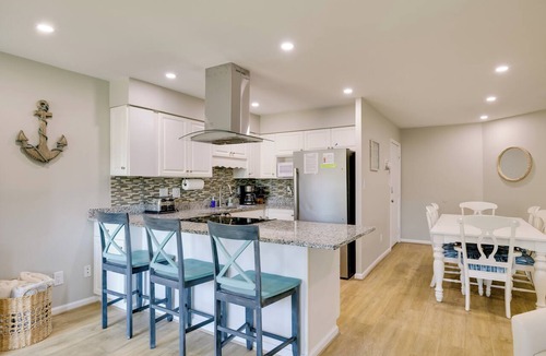 Emerald Isle Apartment | Emerald Isle Condo w/Indoor Pool & Beach Access!