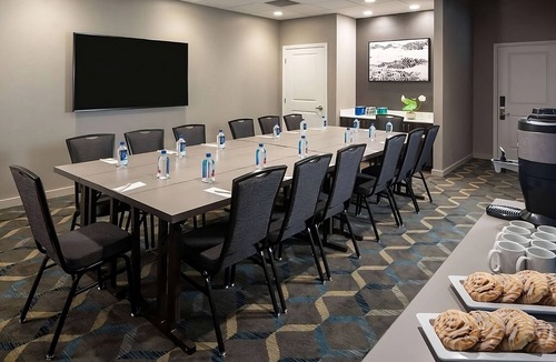 Fairfax Apartment | Enjoy a Hassle-Free and Suiting Stay! Pets Allowed, Free Breakfast!