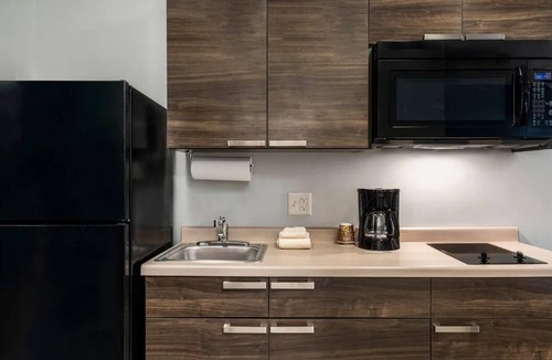 Redding Hotel | Enjoy Easy Access to Outdoor Fun at Whiskeytown From Cozy Room