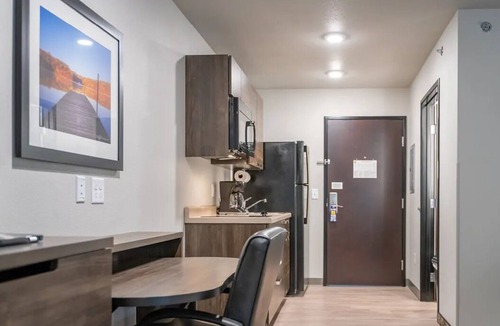 Redding Hotel | Enjoy Easy Access to Outdoor Fun at Whiskeytown From Cozy Room