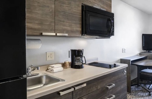 Redding Hotel | Enjoy Easy Access to Outdoor Fun at Whiskeytown From Cozy Room