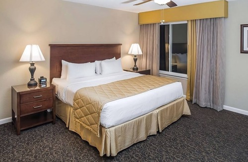 Berkeley Hotel | Ensuring a Very Comfortable & Memorable Stay! Kitchen, Free Parking, Pool!