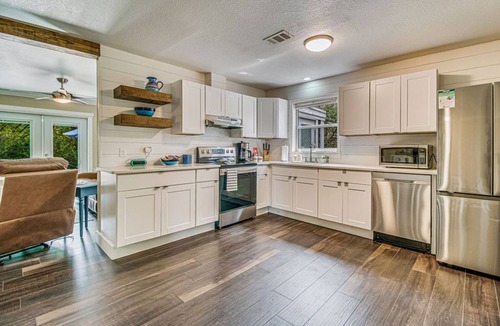 Brent House | Escape to Five Flags Retreat, Family & Pet Friendly