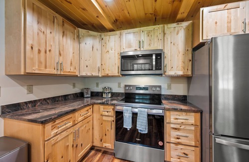 Union Hall Cabin | Escape to The Getaway at Pine Haven — a spotless log cabin on Smith Mountain Lake where every bedroom has its own en-suite bath. Enjoy lake views, a stocked kitchen, fire pit, pool table, and dock access. The perfect home away from home for groups.