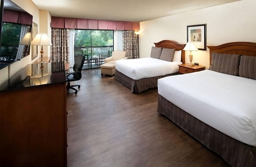 Redding Resort | Escape to the Mountains! Spacious Family Unit, Pool, Restaurant
