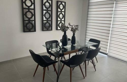 San Luis Potosi Apartment | Espaciosa casa cerca de zona industrial