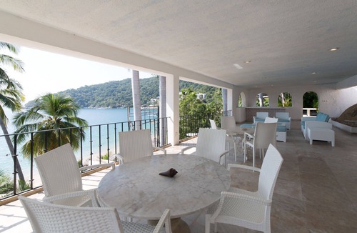 Pichilingue Villa | Exclusiva Villa con Acceso Directo a la Playa
