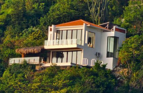 Puerto Angel Villa | EXCLUSIVE OCEANFRONT Casa Di Luca