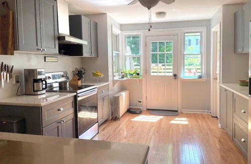 Poughkeepsie House | Extremely Charming 2-bedroom house in Poughkeepsie- great location.