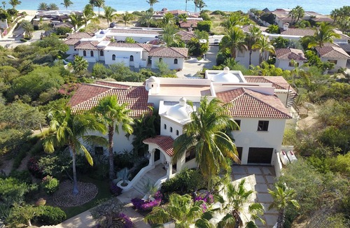 Buzzards House | Fabulous and Spacious Ocean View Villa with Golf, Pool and Amenities