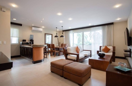 Playa del Carmen Apartment | Fabulous condo steps from the beach and 5th Ave, rooftop pool