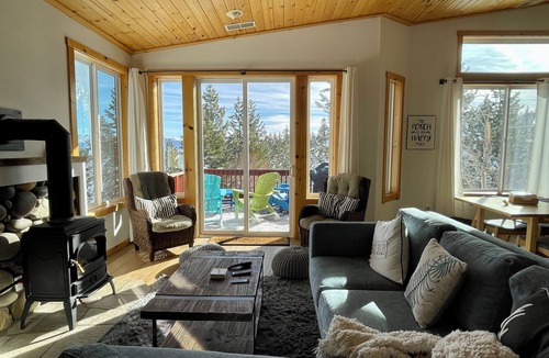 Truckee Condo | Family Friendly, Gorgeous Views and steps to Tahoe Donner Ski Hill