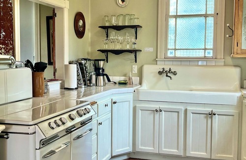 Jackson House | Farmhouse w Hot Tub, charming gardens, serenity, walk to Main Street! EV Charger