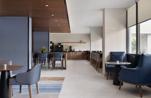 Saddle Brook Hotel | Sports fans - modern room with king bed at NJ hotel close to Metlife Stadium
