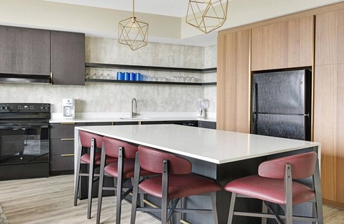 Peachtree Center Hotel | Major international sporting event ATLANTA Vacation Rental. 1BDR Deluxe, Sleeps 4, Full Kitchen