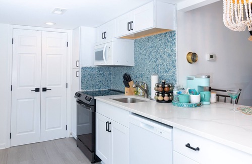 Cape Saint Claire Cottage | Firefly Cottage at the Cape, Hot Tub, Community beach, Boat Show, USNA games.