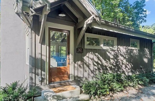Highlands Cottage | FireFly Creek 2.9 Miles to Highlands