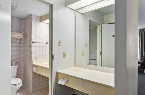 North East Hotel | First Floor Standard Deluxe Bay View