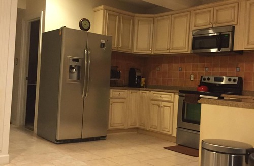 North Potomac Apartment | First Level of house, 2 Bed spacious, walkout door ,bright garden view
