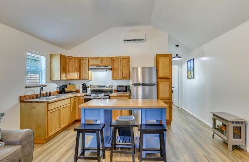 Joaquin House | Fish, Boat & Explore! Tiny Cabin Near Sabine River