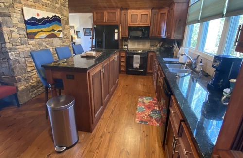 Highlands House | Flat Mountain Estates with long range views and beautiful decor