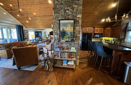 Highlands House | Flat Mountain Estates with long range views and beautiful decor